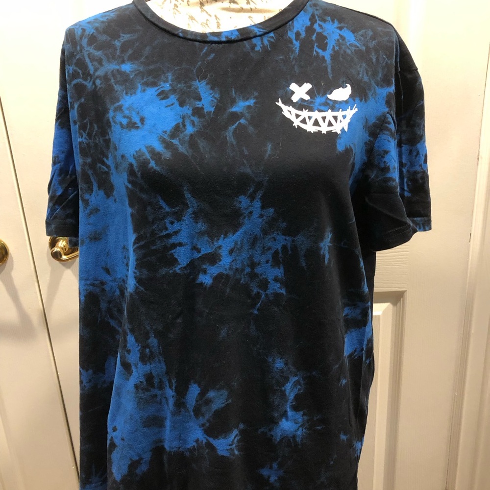 SHEIN BLUE AND BLACK GRAPHIC T-SHIRT